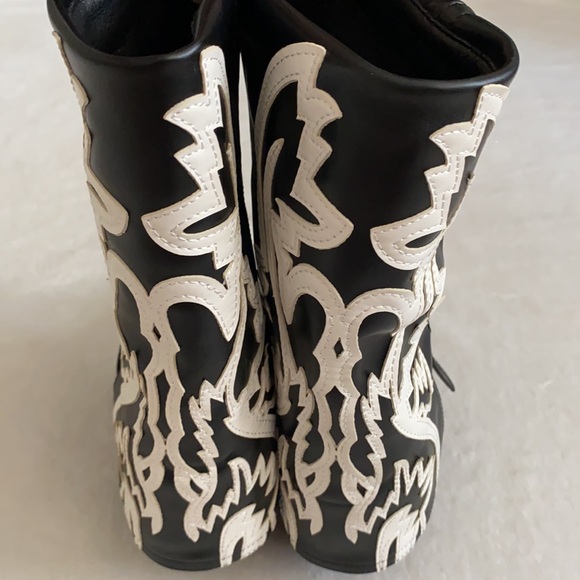 Azalea Wang | Esperanza Faux Leather Fold Over Cowboy Boot Booties Black/White 9 - Picture 13 of 16